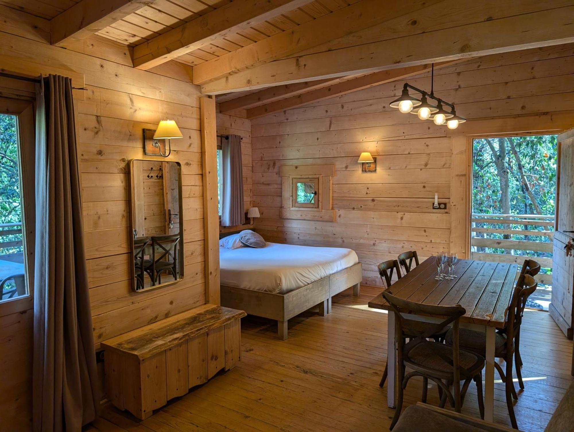 Les Cabanes Dans Les Bois Logis Hotel Villedubert المظهر الخارجي الصورة