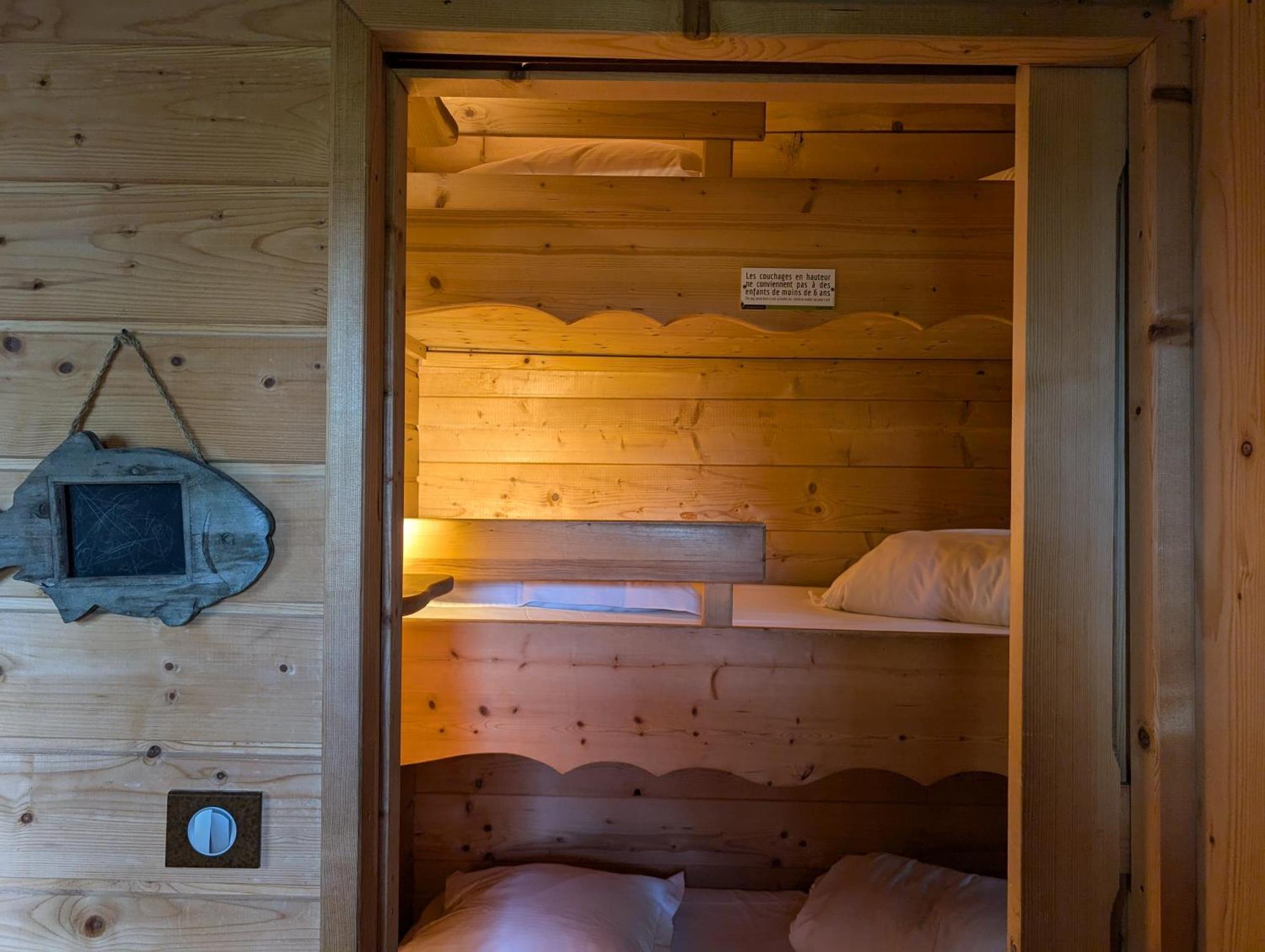 Les Cabanes Dans Les Bois Logis Hotel Villedubert المظهر الخارجي الصورة