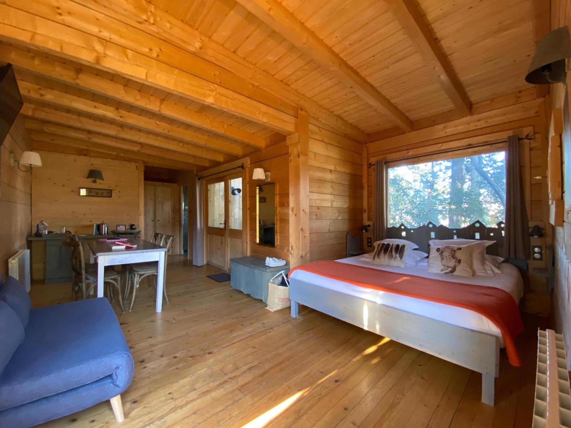 Les Cabanes Dans Les Bois Logis Hotel Villedubert المظهر الخارجي الصورة