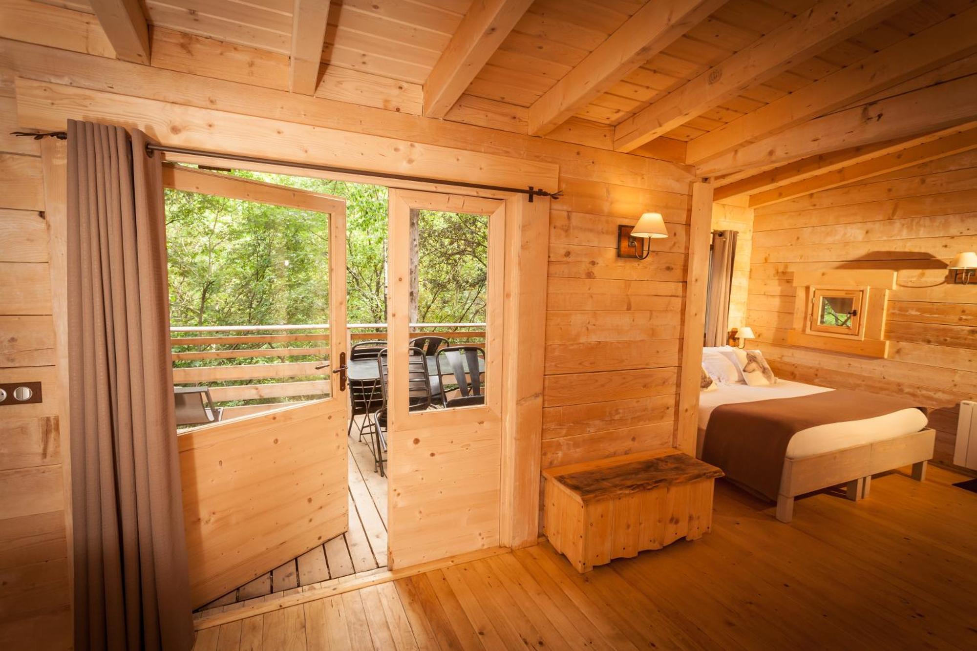 Les Cabanes Dans Les Bois Logis Hotel Villedubert المظهر الخارجي الصورة
